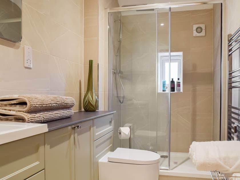 Bathroom | Brooklands Farm Cottage, Biggleswade