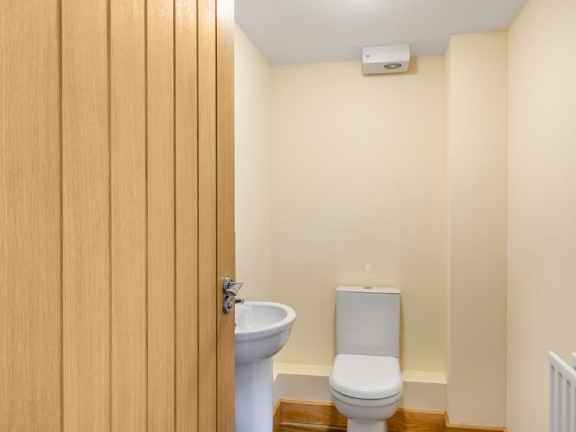 Bathroom | Turnip House - Dickinson Place Holiday Cottages, Allonby