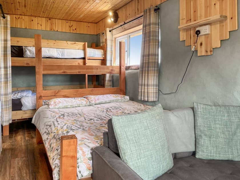 Family bedroom | Honeysuckle Bale Cabin - Straw Bale Cabins, Dallas