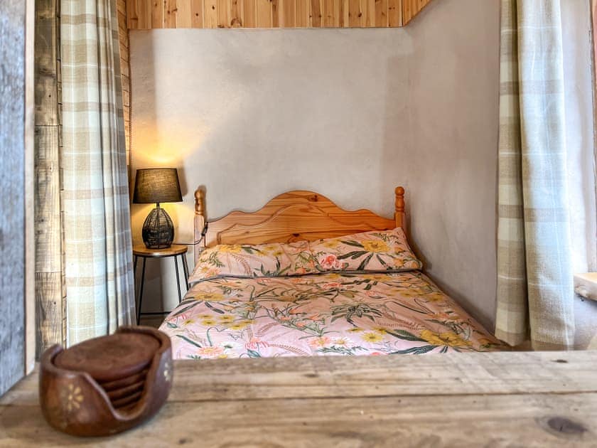 Double bedroom | Willow Bale Cabin - Straw Bale Cabins, Dallas