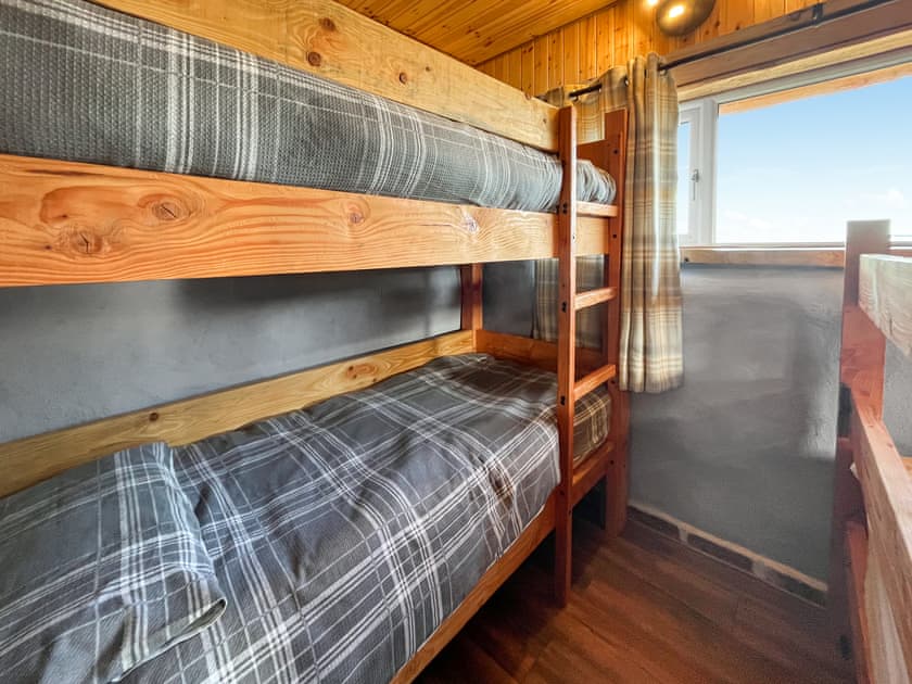 Bunk bedroom | Primrose Bale Cabin - Straw Bale Cabins, Dallas