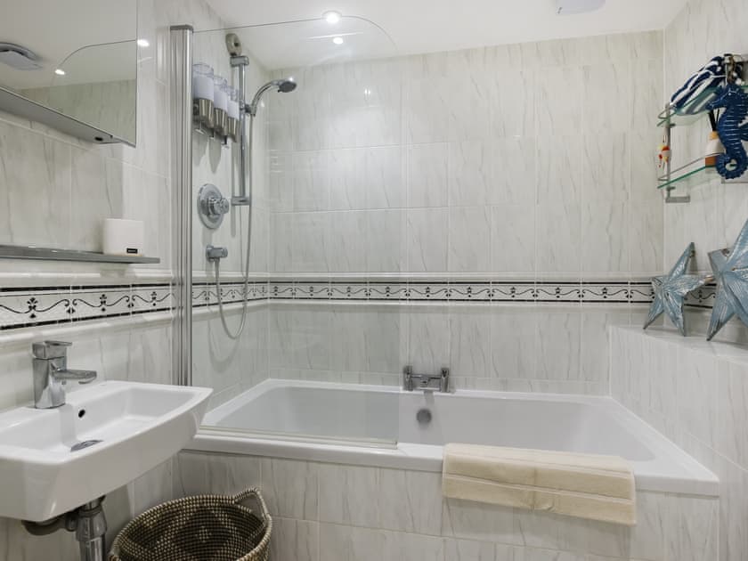 Bathroom | Westhaven Five, Aberdyfi