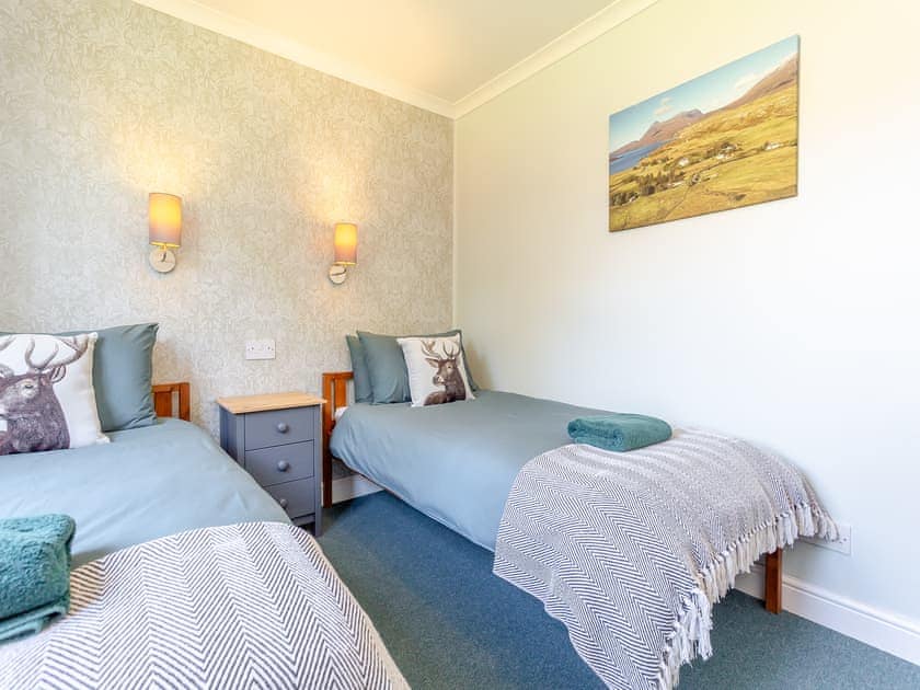 Twin bedroom | Inchnadamph Lodge properties - Walled Cottage - Inchnadamph Lodge Properties, Inchnadamph, near Lochinver