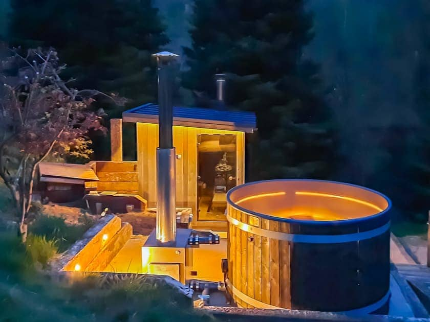 Hot tub | Clunie Dam Lodge, Loch Tummel