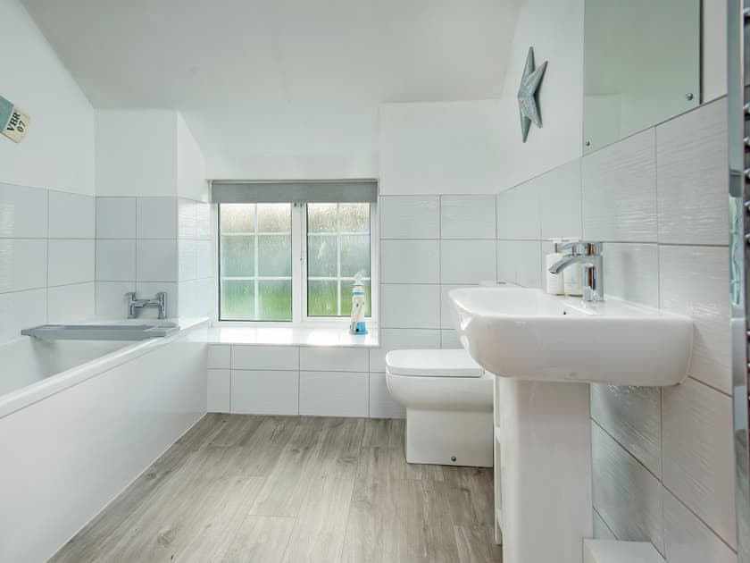 Bathroom | Seascape - Proctors Stead Cottages, Dunstan, near Craster