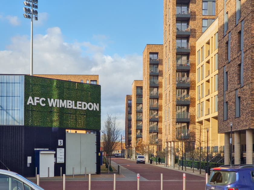 The Bean Apartment Within 1 mile from AFC Wimbledon Football Club | The Bean Flat, Wimbledon