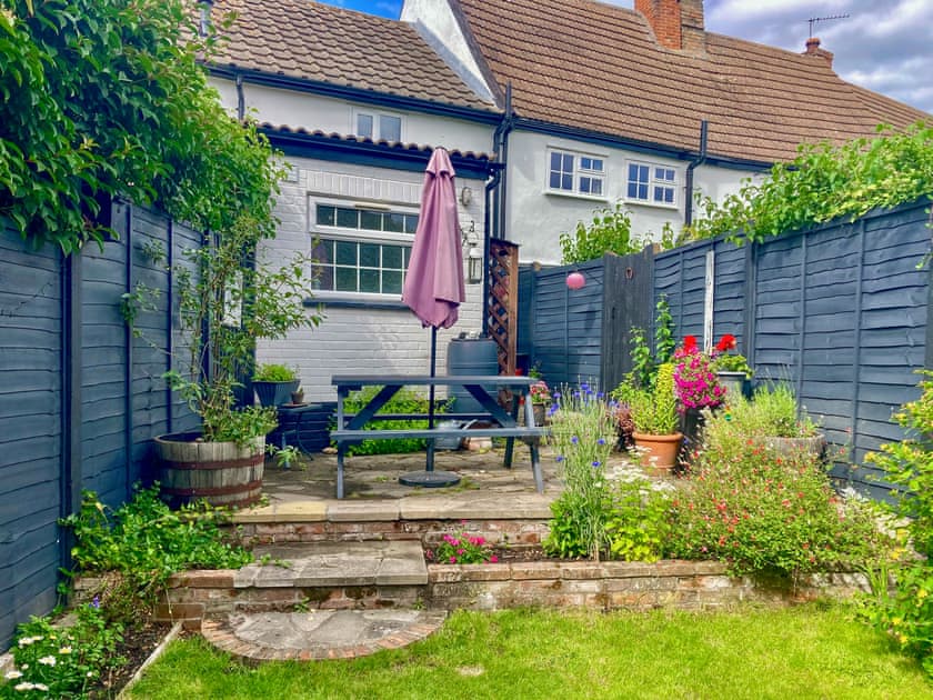 Outdoor | Sunny Meadow Cottage, Sudbury