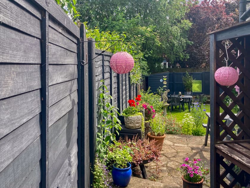 Outdoor | Sunny Meadow Cottage, Sudbury