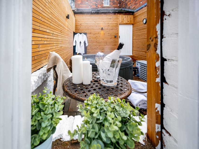 Hot tub | Norwood Park- North Lodge - Norwood Park, All Nottinghamshire