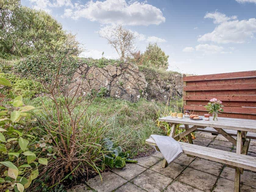 Sitting-out-area | Headland Cottages, Coverack
