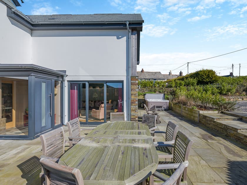 Sitting-out-area | Gwithian House, Pendoggett, near Port Isaac 