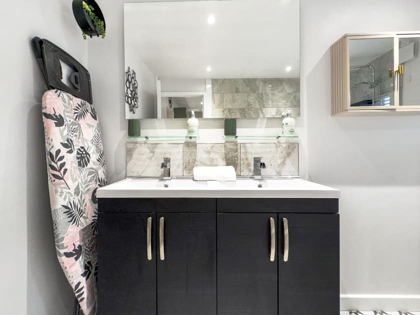 Bathroom | KILEX HOUSE, Bedlinog, Treharris, Merthyr Tydfil, Wales