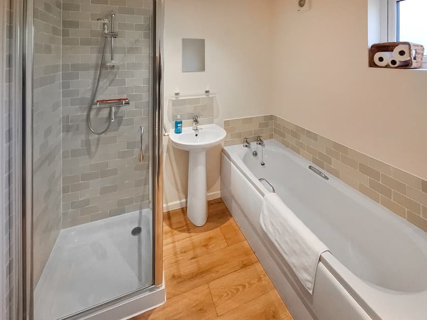 Bathroom | Chestnut Lodge, Clunton, nr Bishops Castle