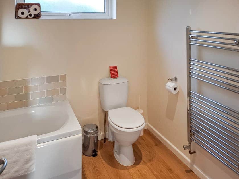 Bathroom | Chestnut Lodge, Clunton, nr Bishops Castle