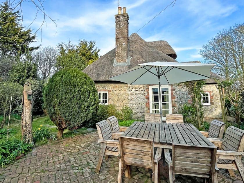 Sitting-out-area | Brookpit Cottage, Climping, near Littlehampton