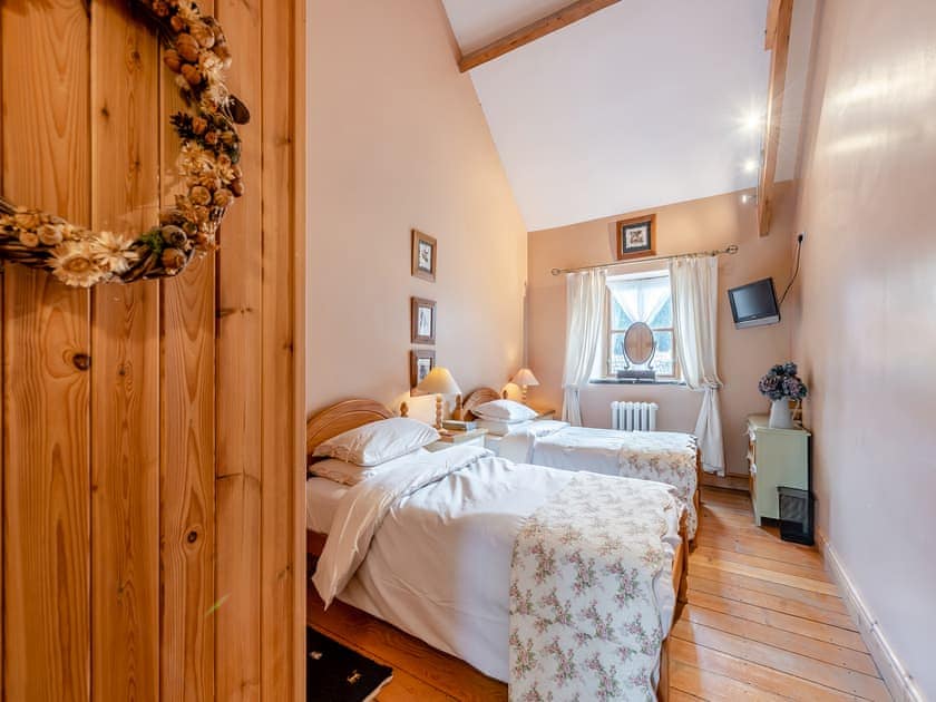 Twin bedroom | Y Cartws, Llanwenog, near Llanybydder