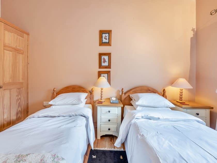 Twin bedroom | Y Cartws, Llanwenog, near Llanybydder