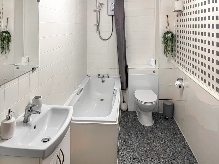 Bathroom | 4 Swallowholm Cottage, Arkengarthdale, near Reeth
