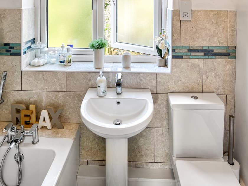 Bathroom | Lavender Cottage - Grewelthorpe Getaways, Grewelthorpe, near Masham
