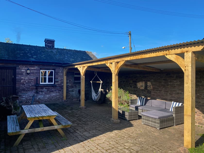 Outdoor patio and BBQ area | Malt House, Skenfrith, near Monmouth
