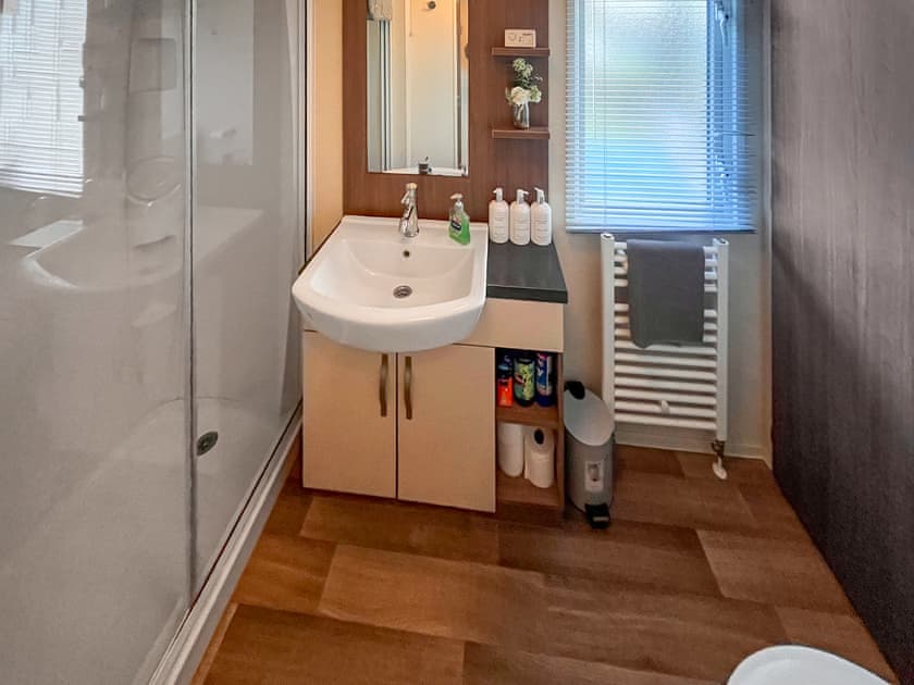 Bathroom | 5 Pine Rise, Poole