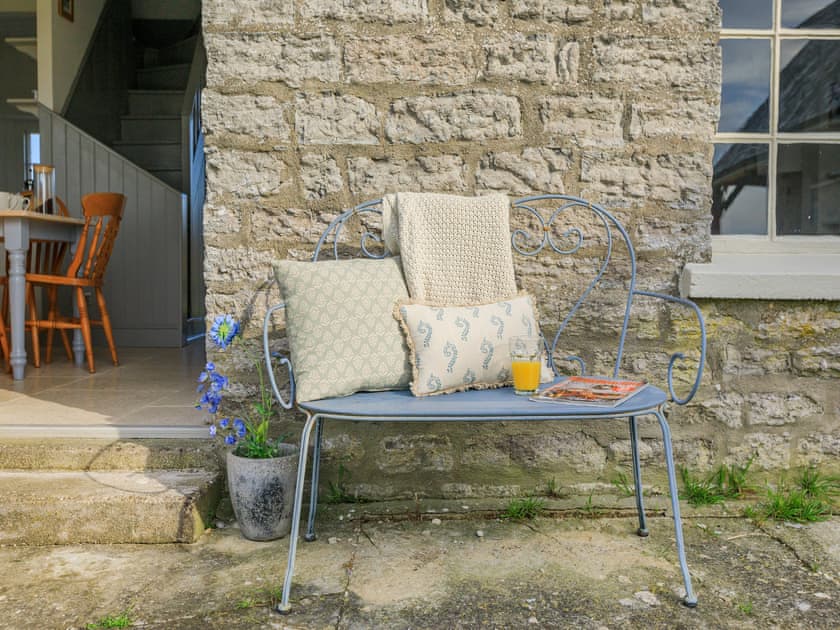 Sitting-out-area | The Cottage at Brook Farm, Southwood, near Glastonbury