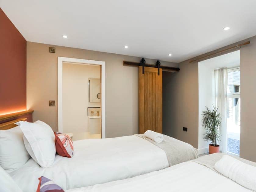 Super king or Twin configuration en-suite bedroom  | The Byre - Barn Escapes, Ilfracombe