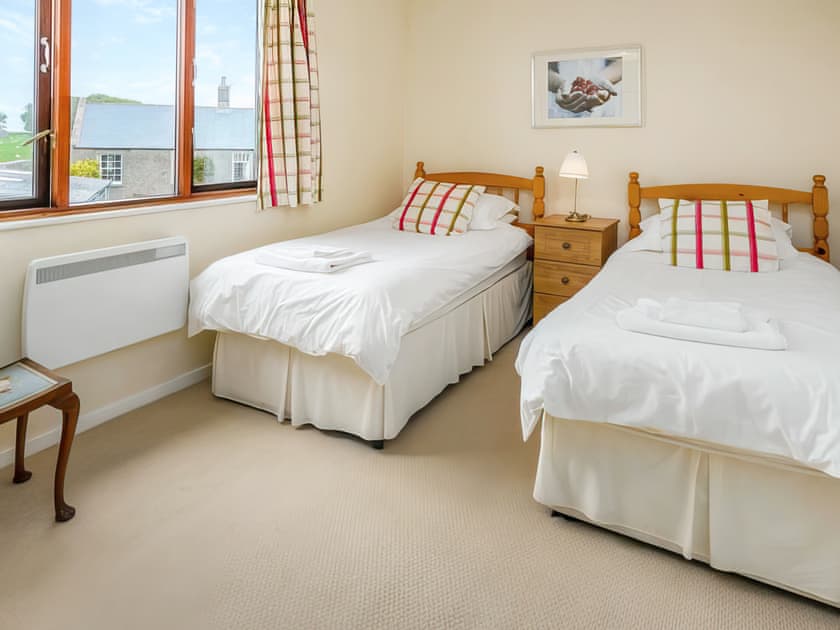 Twin bedroom | Bill’s House - Elwick Farm Holiday Cottages, Belford