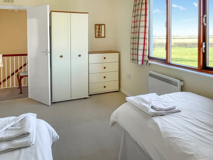 Twin bedroom | Bill’s House - Elwick Farm Holiday Cottages, Belford