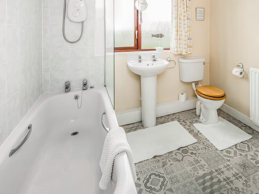 Bathroom | Bill’s House - Elwick Farm Holiday Cottages, Belford