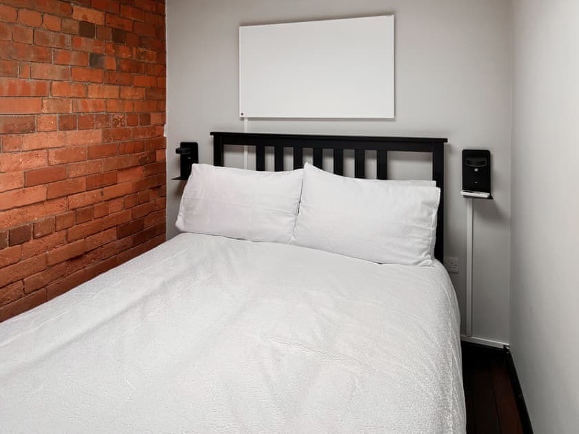 Bedroom with double bed | The Weighbridge, Clifton, near Newark