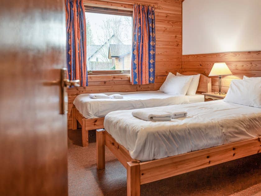 Twin bedroom | Macallan Lodge - Loch Insh Lodges, Kincraig, Kingussie