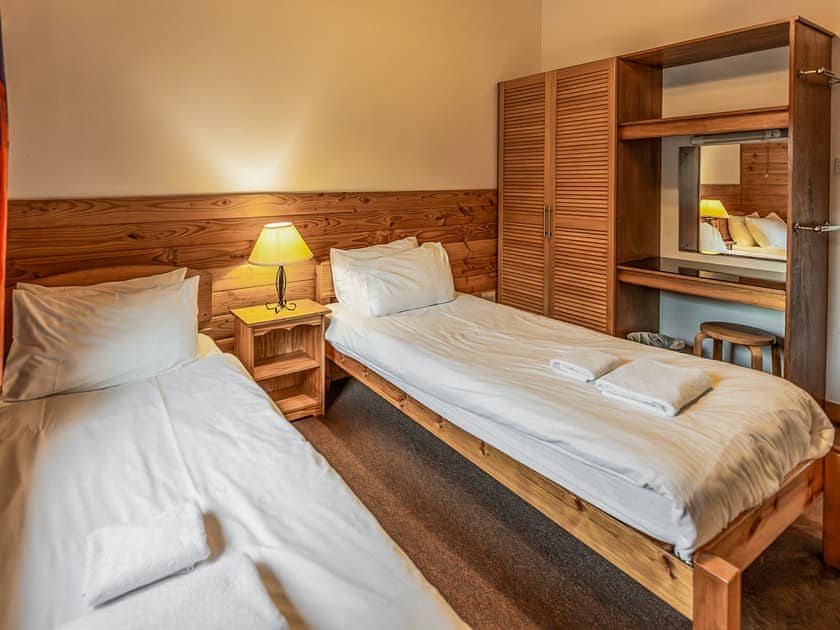 Twin bedroom | Macallan Lodge - Loch Insh Lodges, Kincraig, Kingussie
