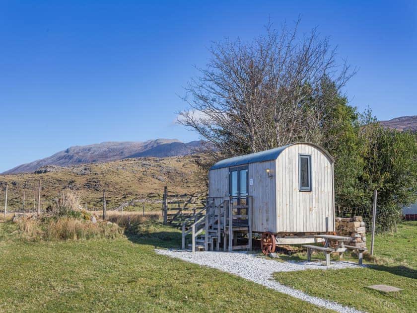 Exterior | Inchnadamph Lodge properties - Shepherds Hut - Inchnadamph Lodge Properties, Inchnadamph
