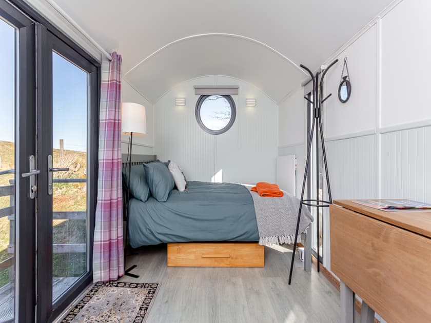 Double bedroom | Inchnadamph Lodge properties - Shepherds Hut - Inchnadamph Lodge Properties, Inchnadamph