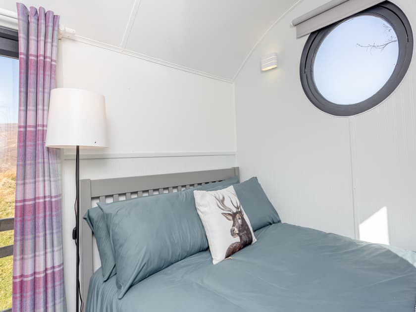 Double bedroom | Inchnadamph Lodge properties - Shepherds Hut - Inchnadamph Lodge Properties, Inchnadamph