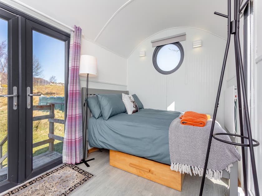 Double bedroom | Inchnadamph Lodge properties - Shepherds Hut - Inchnadamph Lodge Properties, Inchnadamph