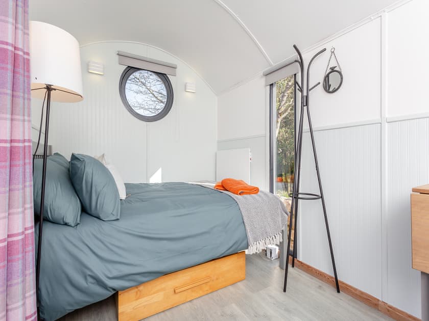 Double bedroom | Inchnadamph Lodge properties - Shepherds Hut - Inchnadamph Lodge Properties, Inchnadamph