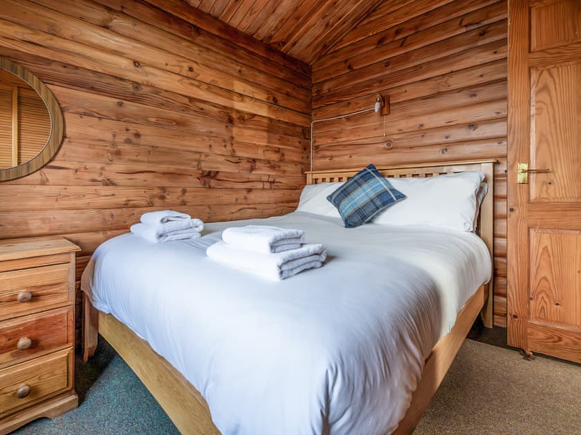 Double bedroom | Tamnavulin Lodge - Loch Insh Lodges, Kincraig, near Kingussie