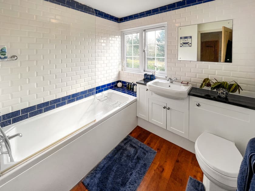 Bathroom | Green Trees, Hollingbourne