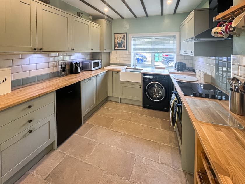 Kitchen | The Olde Cottage, Hythe