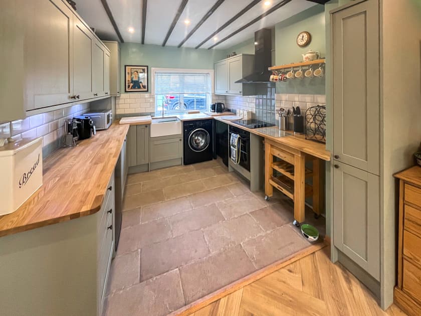 Kitchen | The Olde Cottage, Hythe