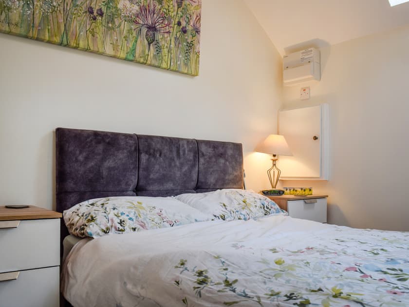 Double bedroom | Petals Cottage, Netherseal