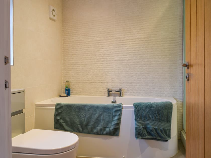Bathroom | Petals Cottage, Netherseal