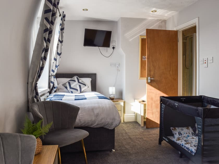 Room 5. 1 double bed and 1 single bed  | The Sandcastle, Blackpool