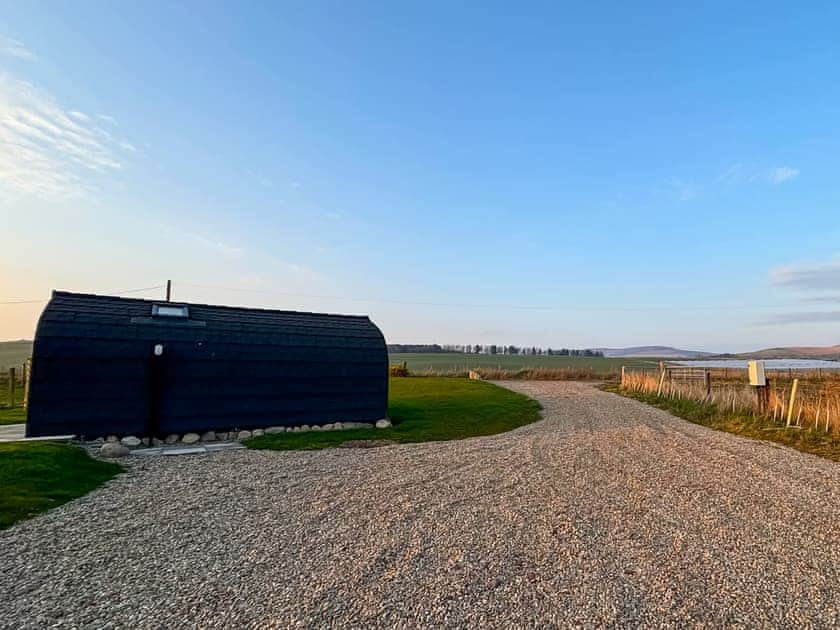 Driveway | Coo Pod - Newton Of Inshewan Farm Pods, Forfar