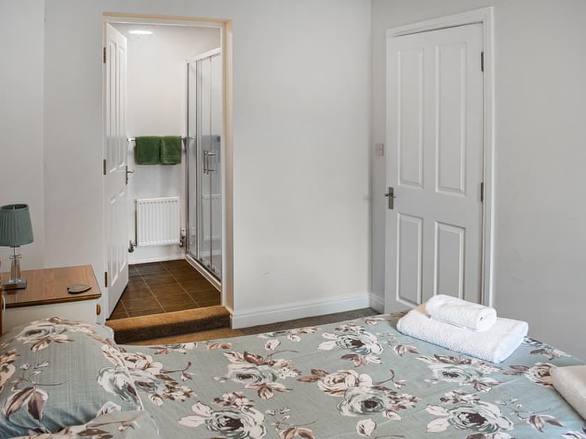 Double bedroom with en-suite | Captain’s House, Whitby