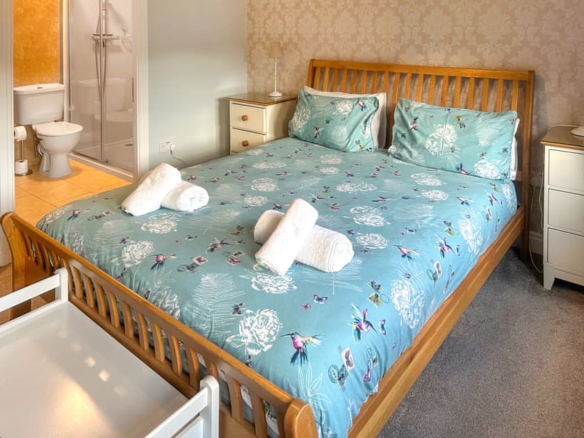 Double bedroom with en-suite | Captain’s House, Whitby