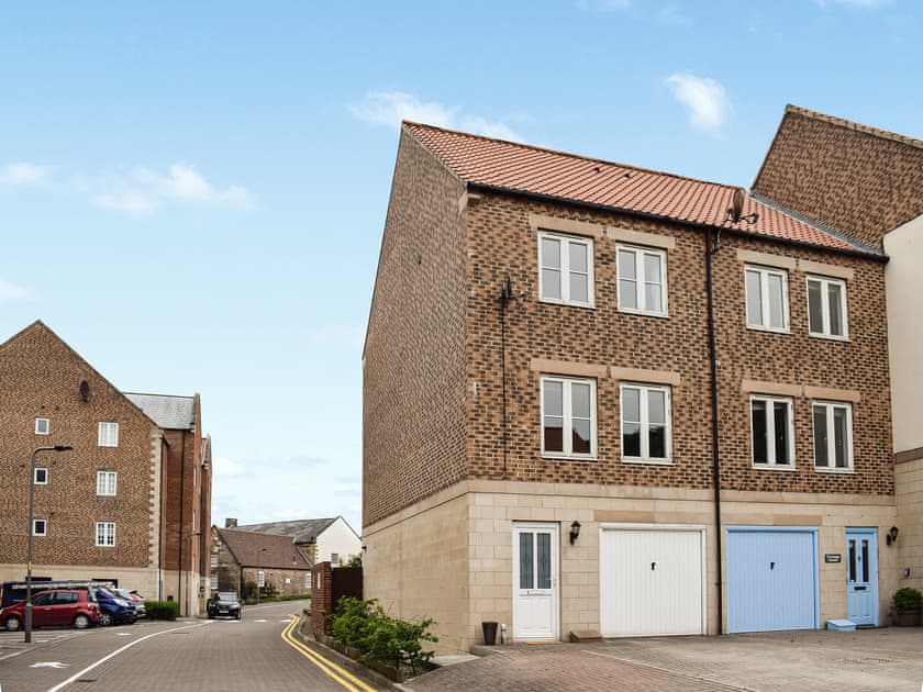 Exterior | Captain’s House, Whitby