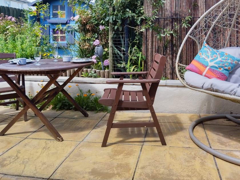 Sitting-out-area | The Annex, Weymouth